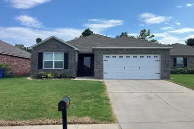 Image de “Your Honey Bee”100%, Newer4-bedroom housewith everything incharming Stillwater, “