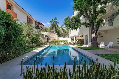 Image de Charming 3-bedroom condo with pool - minutes to the beach and amenities