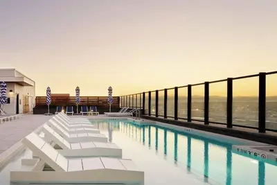 Image de Luxury penthouse in enchanting Denver with bar, gym, pool, sauna & more