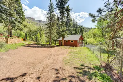 Image de Dog Friendly: Cabin w/ Yard & Mtn Views in Cascade