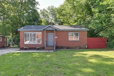 Image de 2 Mi to Center City: Charlotte North End Home