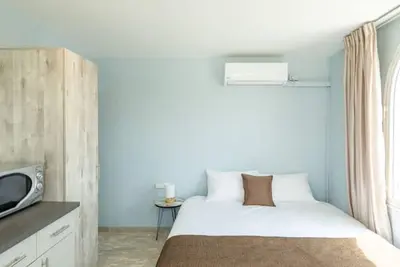 Image de Double Room - 12 min walking distance from beach and mall