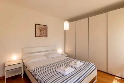 Image de GuestHost - Bright Central Ariston apartment x6!