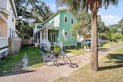 Image de Charming 2-bedroom cottage with Screened Porch, Bbq and Fire-pit in Port Royal