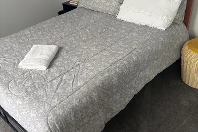 Image de 2 bedroom Terrace-10min drive to city!