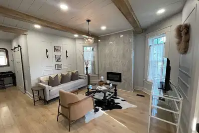 Image de Beautiful Downtown 3bd apartment close to all the good stuff!