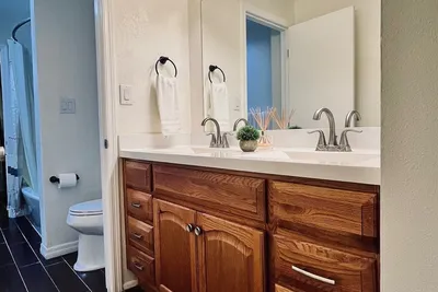 Image de Waterfront l Dog Friendly l 3tvs l Park Access