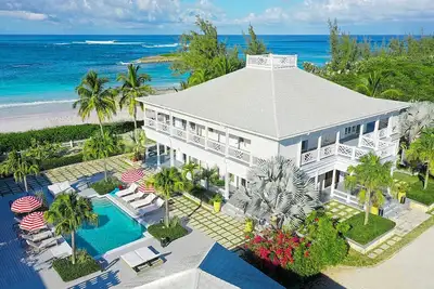 Image de Majestic 9br Beachfront Estate w/ Private Pool & Back-up Generator