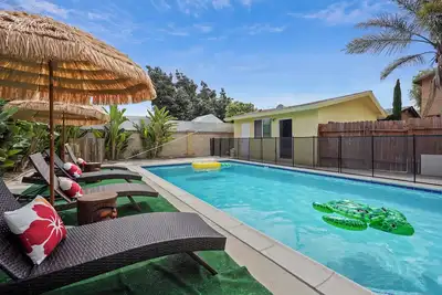 Image de Disney Themed 4-bedroom house w/ pool ~10 min away from Disneyland