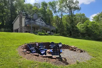 Image de Bourbon Sunsets | Dog-Friendly 3br w/ Hot Tub, Firepit & Amazing Views
