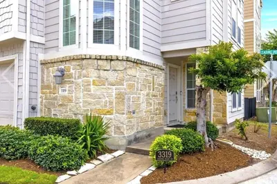 Image de Comfort in Heights Gated 2br 2. 5 Ba w Parking, 15 Min to Galleria & Med Center