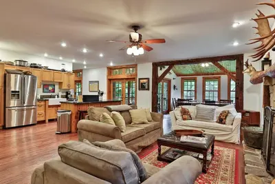 Image de Spacious Vermont Mountain Retreat | 4br/4ba | Near Killington & Hiking | Perfect for Groups