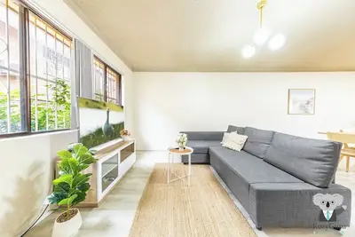 Image de KozyGuru | Cabramatta | Spacious 3br Townhouse