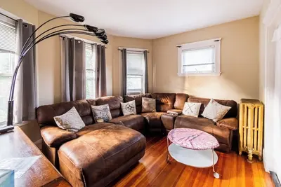 Image de Peaceful 3br w/ Porches, Wi-Fi, Near Hospitals