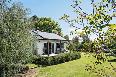 Image de Tom's Cottage @ Wilgowrah. A charming and tranquil garden cottage.