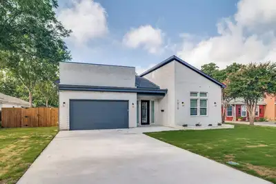 Image de Str 4br Downtown Home. Bbg Grill, Fire Pit & Yard