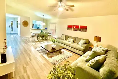 Image de Spacious Family Home | 3br/2ba | Near Img & Beach