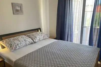 Image de Appartement de trois chambres avec la terrasse Lopar, Rab (A-24597-a)