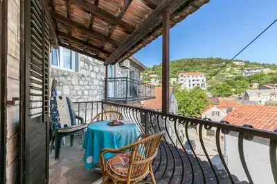 Image de Appartement de deux chambres avec le balcon et la vue sur le mer Stomorska, Solta (A-20039-a)