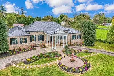 Image de Fox Hill Farm McMansion - Middleburg Equestrian Estate