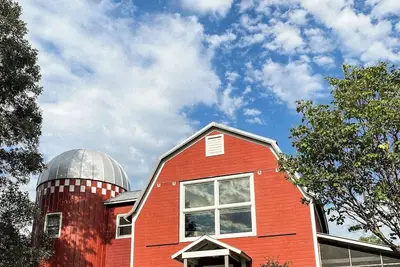 Image de Stay in a Stunning Red Barn Filled with Antique Charm