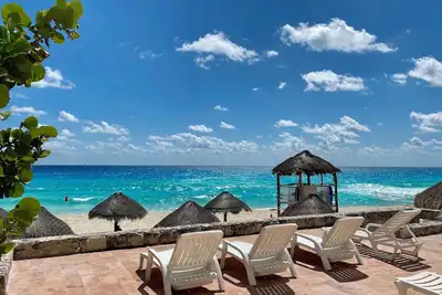 Image de 3 Bedroom Beachfront Villa