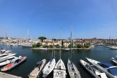 Image de Adorable studio en mezzanine, doté d’une loggia, de la climatisation et du Wi-Fi.