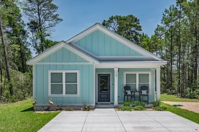 Image de No Wake Zone – Drift In, Slow Down, Stay Awhile.