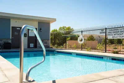 Image de Your Home Base for Zion: Full Kitchen, Pet-Friendly, Pool!