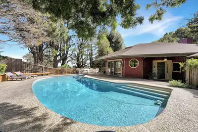 Image de Retreat Vibes in The Heart of Larkspur