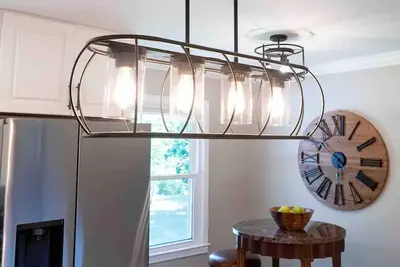 Image de Elegant 2br Retreat • Spa Showers • Chef Kitchen • Near Hospitals & Parks