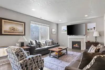 Image de Fantastic High Desert Retreat, Pet Friendly, Fenced Backyard w/ Covered Patio, Ping Pong, Bbq