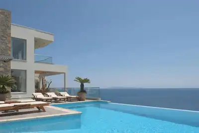 Villa Candia Lux, Heated Pool & Beachfront Access