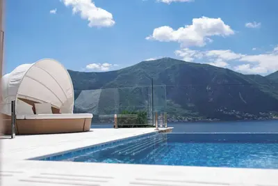 Villa with infinity pool and views of the sea and the Bay of Kotor