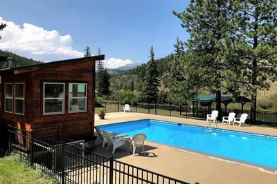 Image de Creekside Cabin, Hwy 285, Mtn Views, Fishing