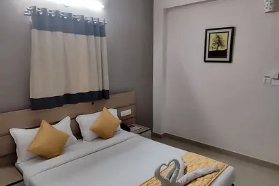 Spacious 4-bedroom apartment in lovely Hyderabad with WiFi, Ac