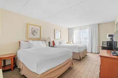 Image de Hotel 2 Queen Suite near Parking, Ac, Gym, Pool