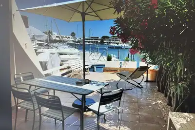 Image de Marina Duplex Climatisé avec Terrasse – 4 Couchages, Port Camargue