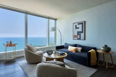 Image de Luxe 67th Flr 2br: Endless Lake Views, Top Skydeck