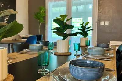 Image de Maison Face à Palestra : véranda & jardin clos. Animaux de compagnie acceptés!