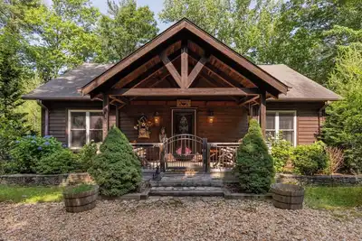 Image de Mountain Dazzzze - Hot Tub - Pets Ok - Hike - Fish