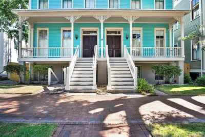 Image de Steps from Forsyth Park-Parking Spot Included!