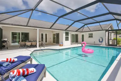 Image de Florida Vibes! 10 Min to Ami, Private Oversized Heated Pool, Pool Cage
