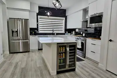 Image de Charming 2-bedroom in Sw Calgary