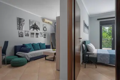Image de Cozy 1-bedroom, 1 leaving room apartment in wonderful Thessaloniki with WiFi, Ac