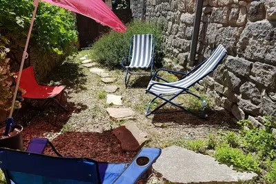 Image de Maison de village en pierres, animaux acceptés.