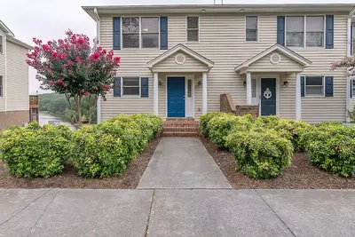 Image de Charming 2-bedroom townhome on Smith Mountain Lake