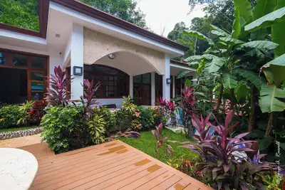 Image de Beautiful & Exclusive Garden Villa - Privacy, Security, Pool, Jacuzzi