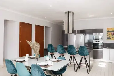 Image de Relax Serviced 4 Bedrooms\n Luxuary Large Beach Front House