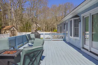 Image de Relaxing, pet-friendly Cape Cod stay near golf & beaches w/firepit & fenced yard